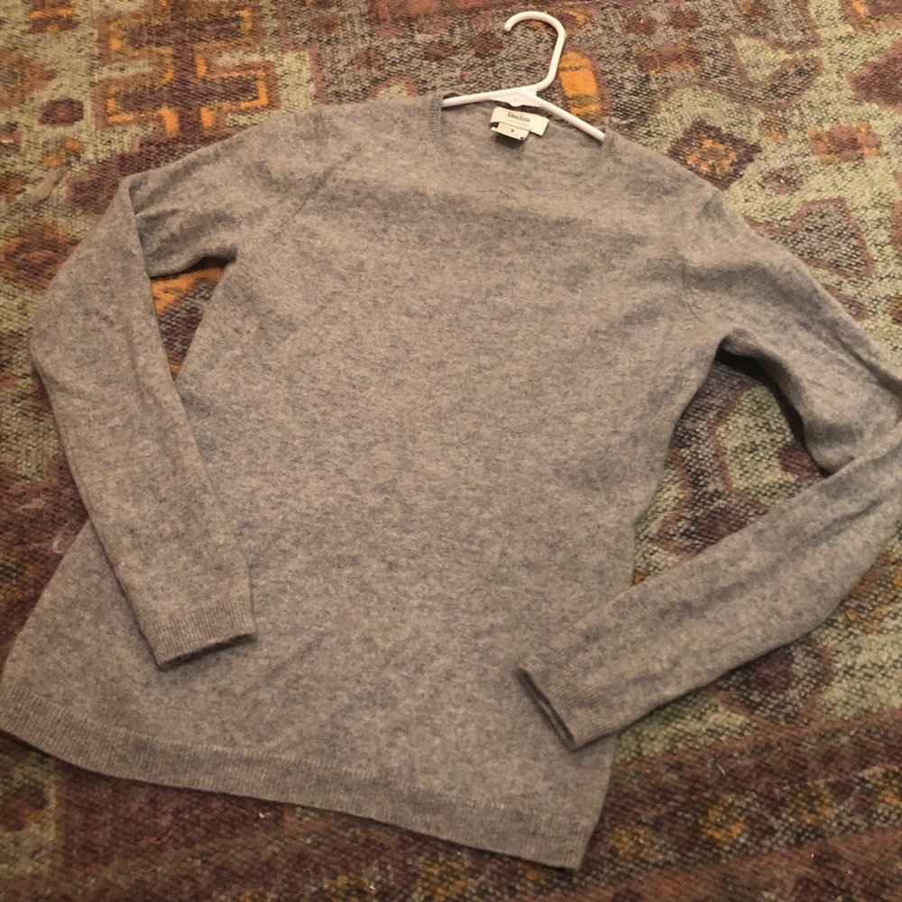 Neiman Marcus 100% cashmere grey sweater
